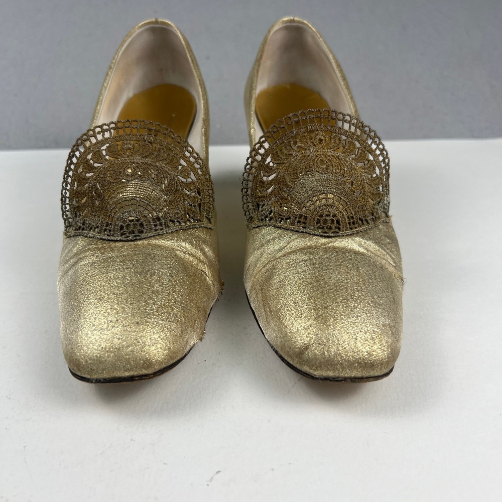 Vitality Designer Collection Pumps Womens Gold Metallic Lace Detail Vintage Heel